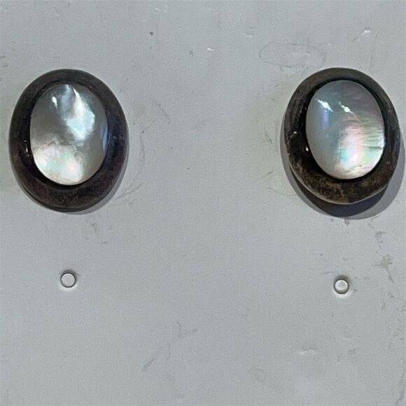 925‎ Sterling Silver Mother of Pearl Oval Stud Earrings Secure Backings - Picture 2 of 9